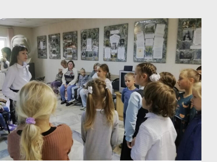 В Смоленске в ДМШ №1 имени М.И. Глинки старшеклассники провели экскурсии для первоклассников