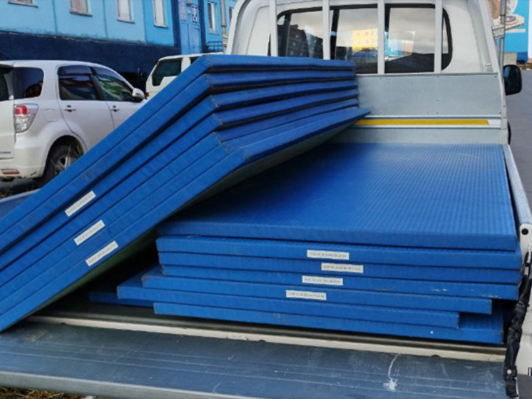 Маты для занятий самбо отправили в Центр образования села Усть-Белая