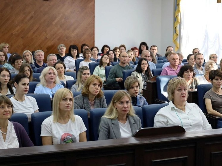 Для шебекинских чиновников провели обучение по вежливому общению с жителями