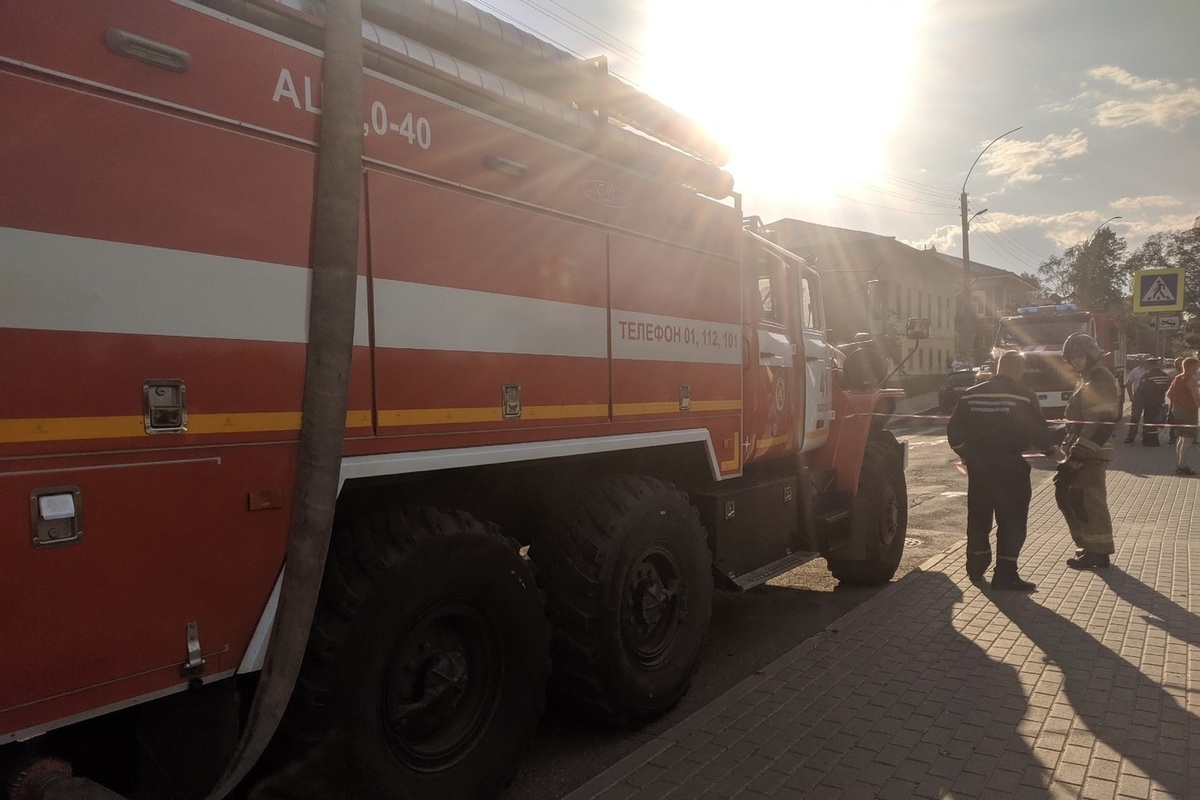 Автомобиль подожгли в Вологде на улице Ярославской