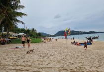 По данным тайской газеты Phuket News, российский турист утонул на Пхукете на пляже Банг Тао