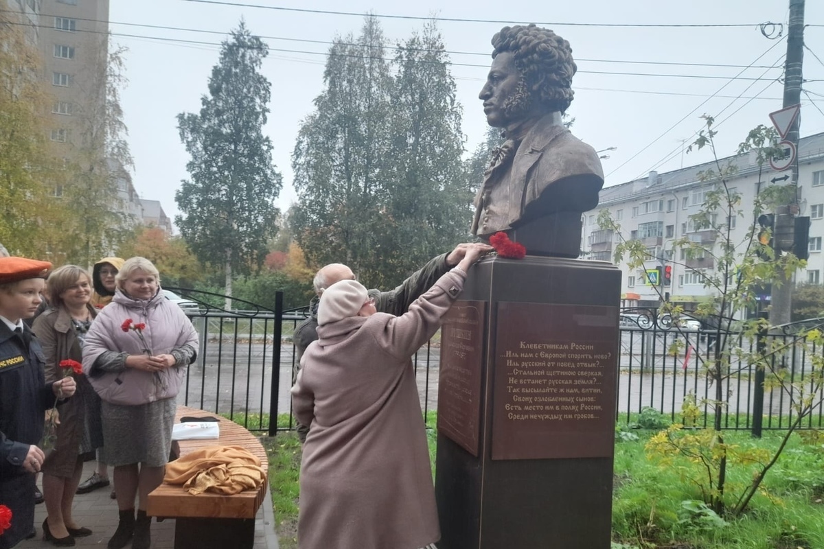 В Архангельске торжественно открыли бюст Пушкину