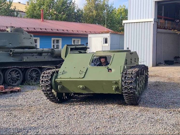Силами реставраторов танк времен войны в Петербурге поехал своим ходом