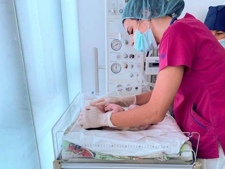 Врачи помогли стать мамой женщине с опухолью мозга