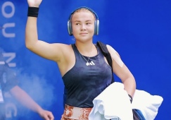 Шнайдер в финале, Кудерметова обыграла Швентек: фотогалерея