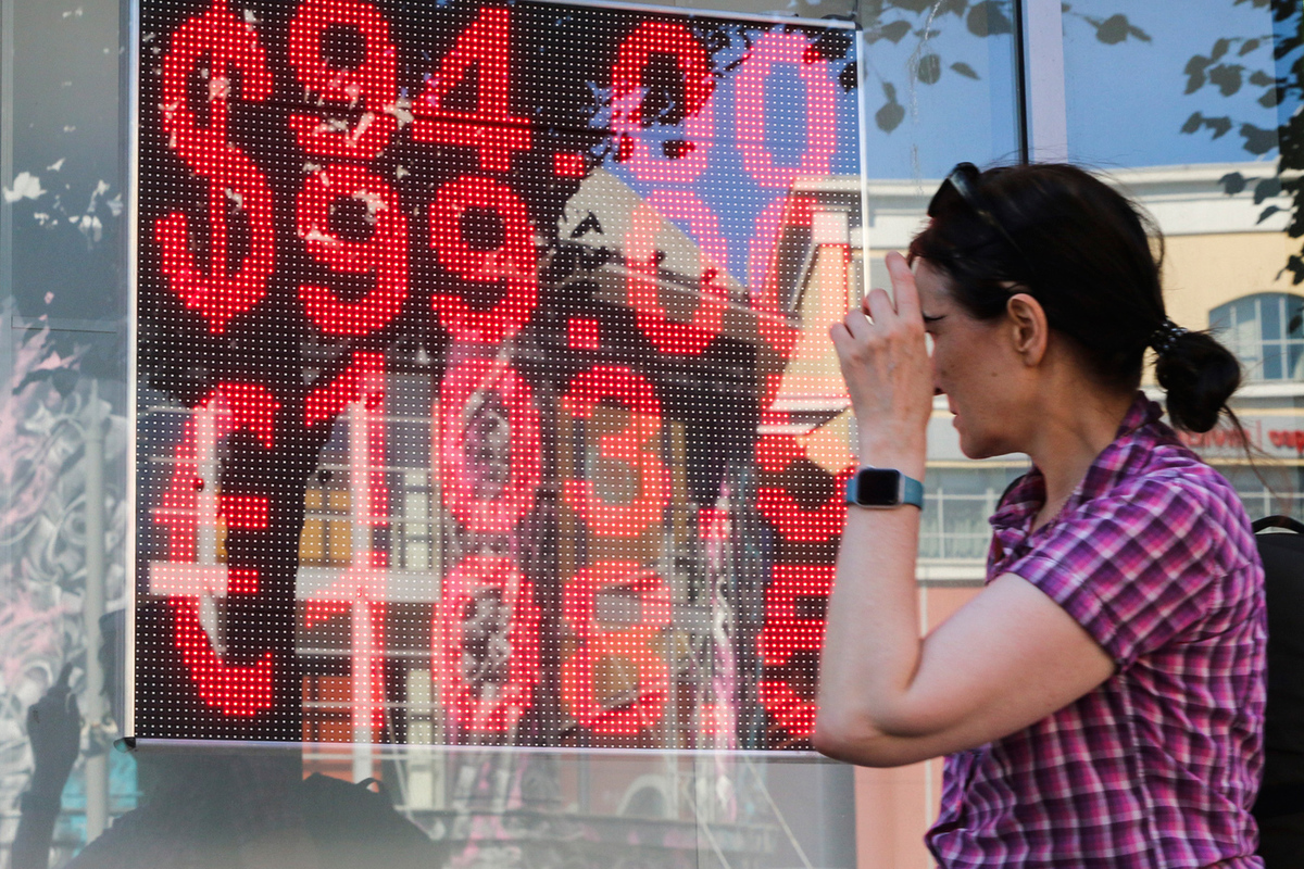 After the fall in the ruble exchange rate, it was predicted to rise due to the elections