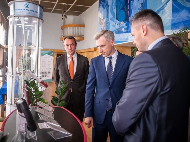 Губернатор Василий Анохин поздравил смоленских машиностроителей с профессиональным праздником