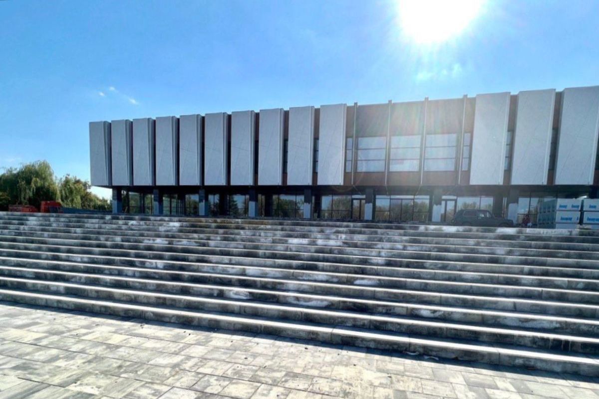В Липецке продолжается ремонт киноконцертного зала «Октябрь»