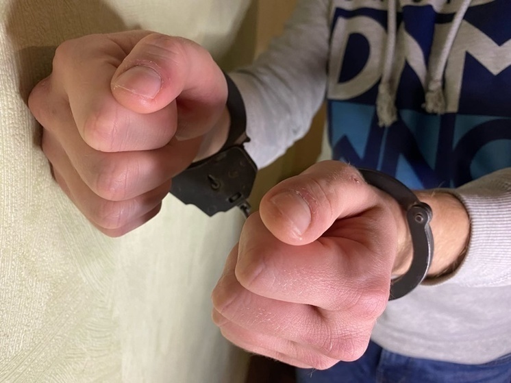 Экс замглавы Азовского района арестовали по подозрению в превышении полномочий