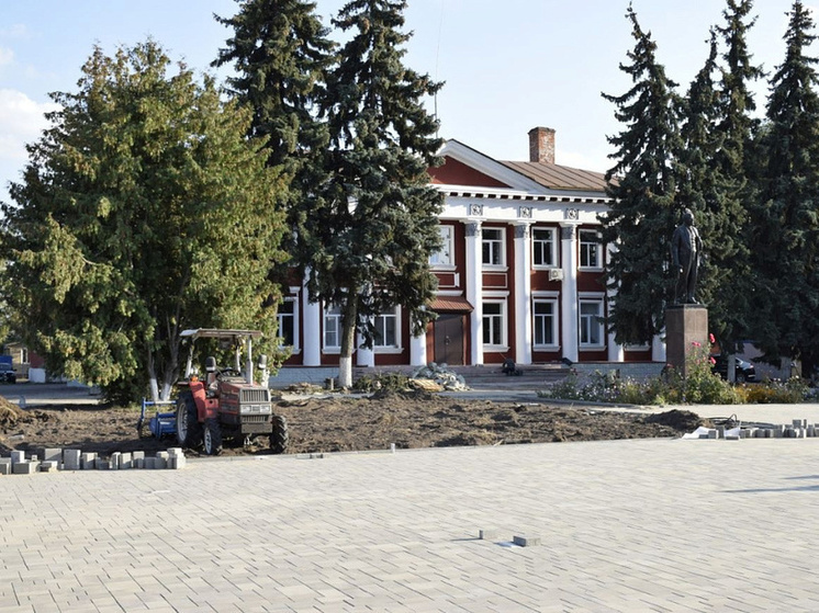 В курском Льгове продолжается благоустройство Красной площади
