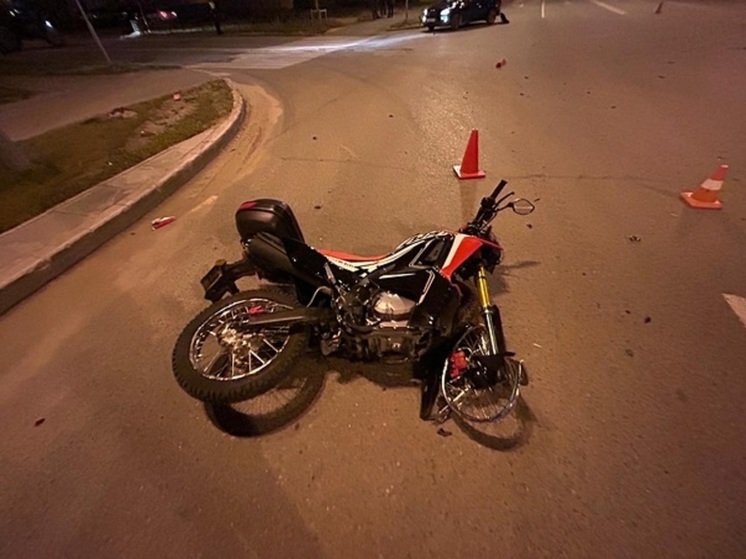 В Новом Уренгое автомобилист не уступил дорогу мотоциклисту и отправил его в больницу