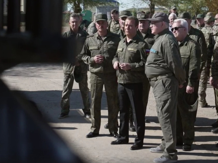 Дмитрий Медведев посетил полигон под Астраханью во время испытаний ракеты