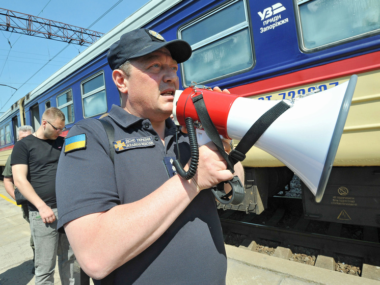 После ракетной атаки на Украине массовая задержка поездов