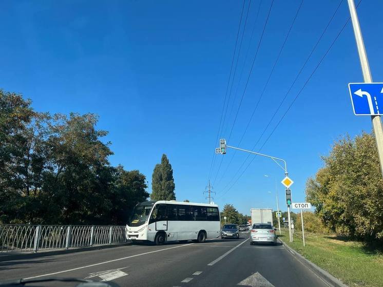 Водителей предупредили о затрудненном движении из-за ДТП возле остановки «Футбольный манеж» в Белгороде