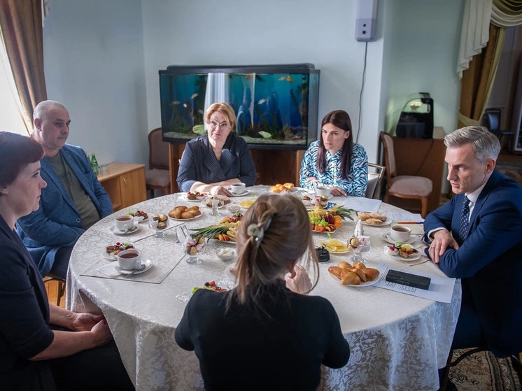 Василий Анохин встретился с родными земляка, Героя России Дмитрия Беляева