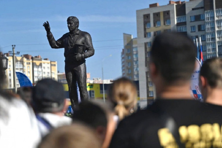 В Тамбове открыли памятник спортсмену Евгению Артюхину