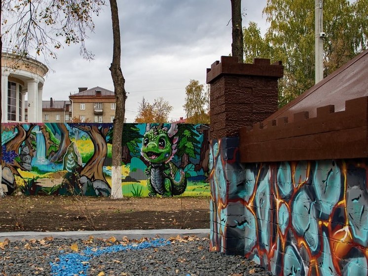 На заборах Уфы появились драконы