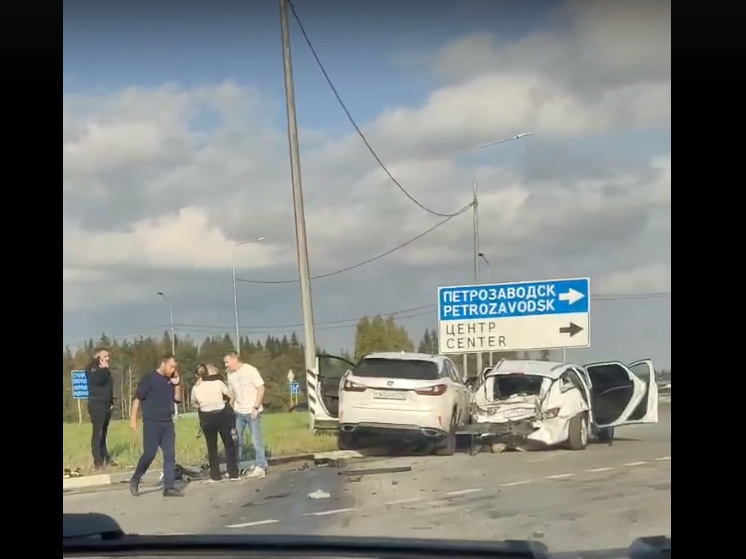 Ребенок пострадал в массовой аварии на выезде из Петрозаводска