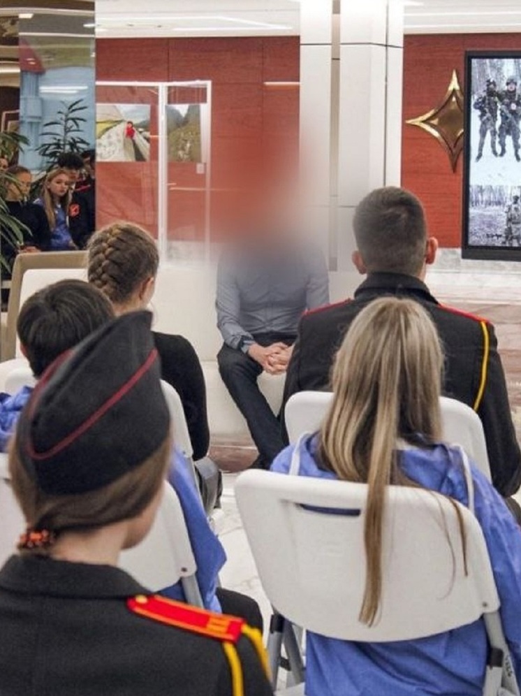 В Муравленко боец СВО встретился с волонтерами Победы и юными патриотами