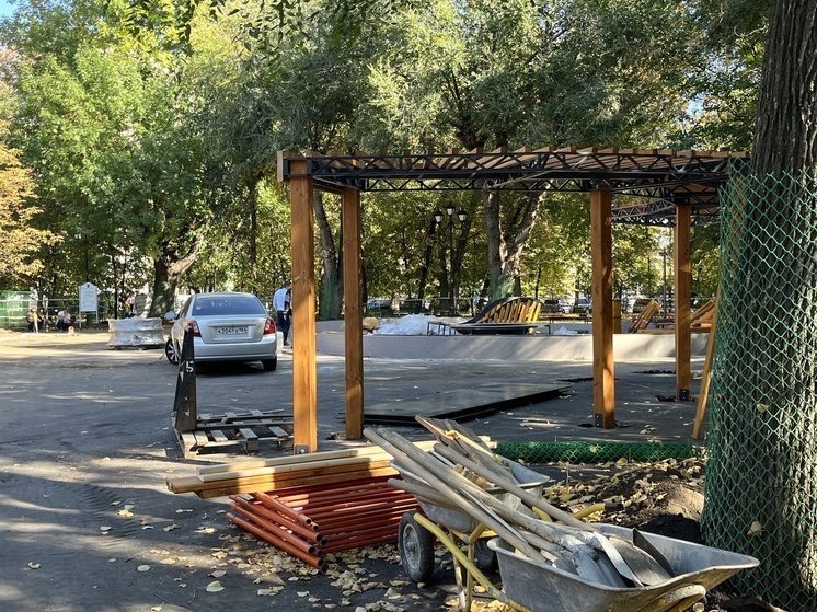 В Саратове снова решили закрыть сад "Липки", где строится фонтан