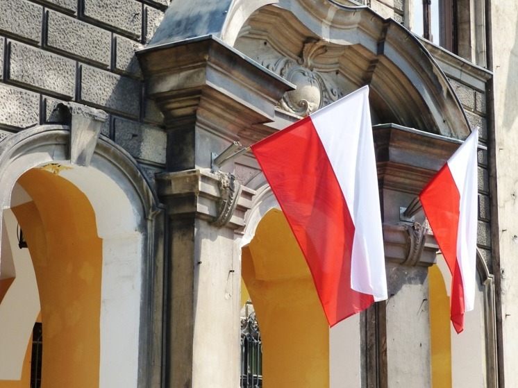 В Варшаве проходит многотысячный марш польской оппозиции