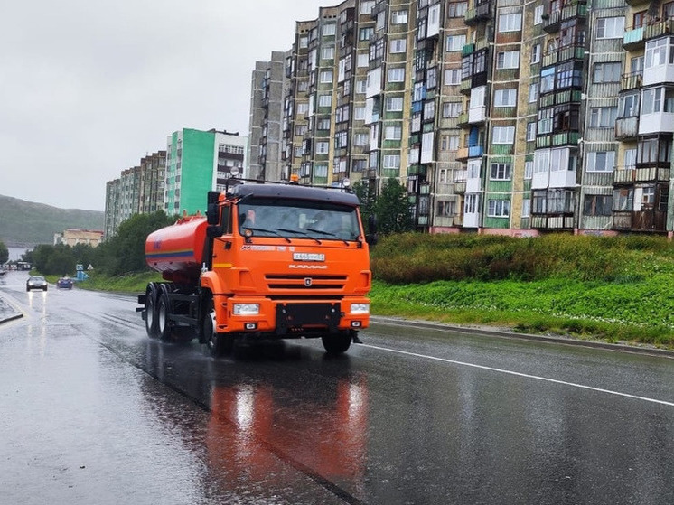 В Гаджиево вновь повредили покрытие на площади Льва Матушкина