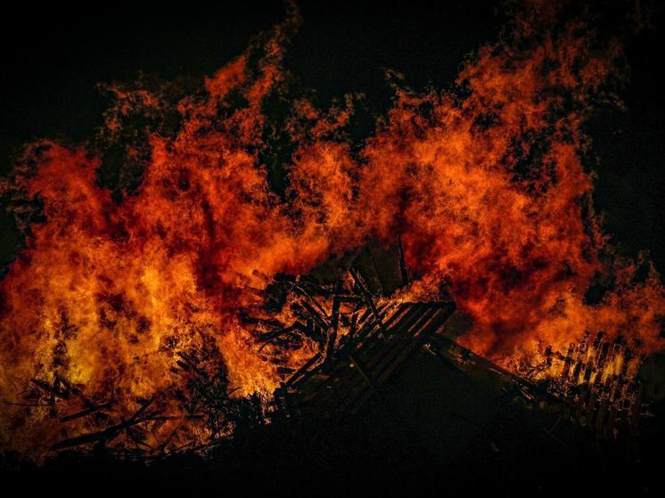 В Можге вечером 30 сентября потушили горевший мусорный полигон