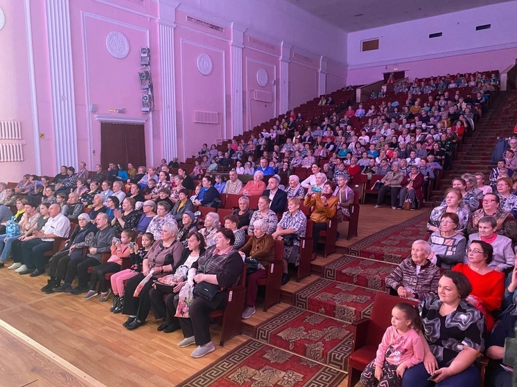 В Северном округе Архангельска День пожилого человека отметили праздничным концертом