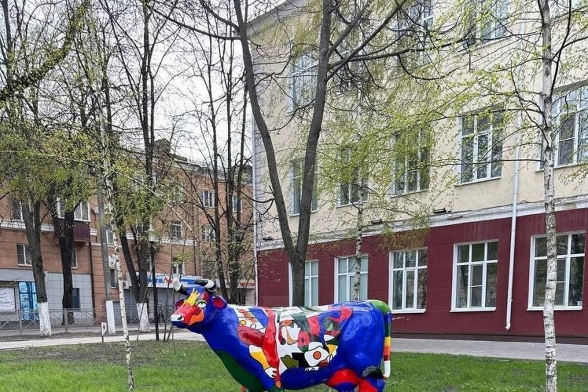 С улиц Курска начали исчезать полюбившиеся горожанам скульптуры коров