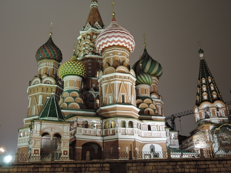 Школьники из ЛНР посетят экскурсии в Москве и Санкт-Петербурге