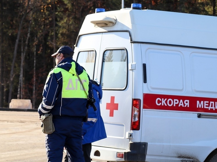 Автобус с детьми опрокинулся на бок на Фряновском шоссе