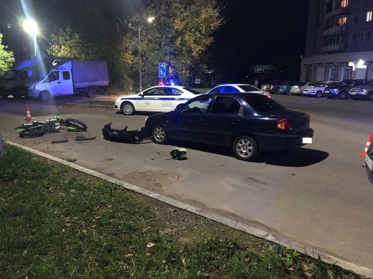 17-летнего мотоциклиста без прав госпитализировали после ДТП в Череповце