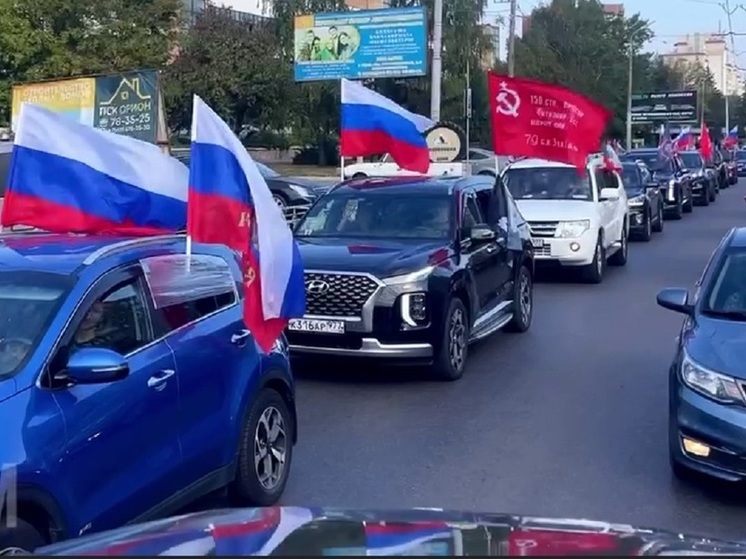 В Орле прошёл автопробег солидарности с ВС РФ