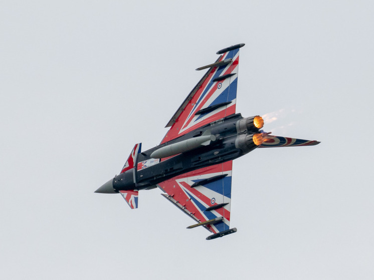 Великобритания перебросила в Польшу истребители Typhoon