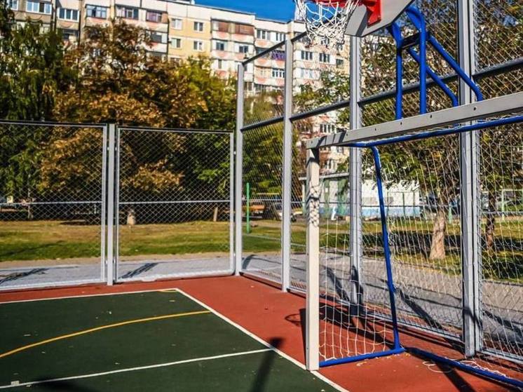 В Белгороде на улице Королева по инициативе жителей обустроили спортплощадку