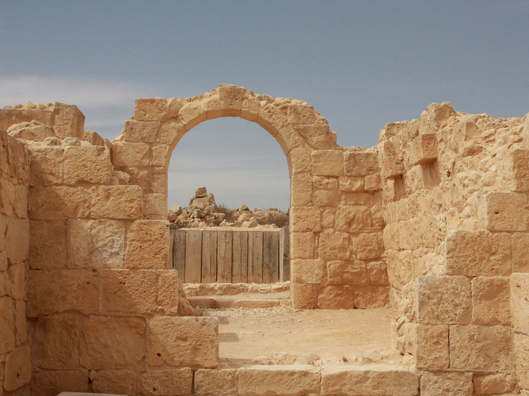 В Израиле археологи нашли удивительное древнее захоронение куртизанки