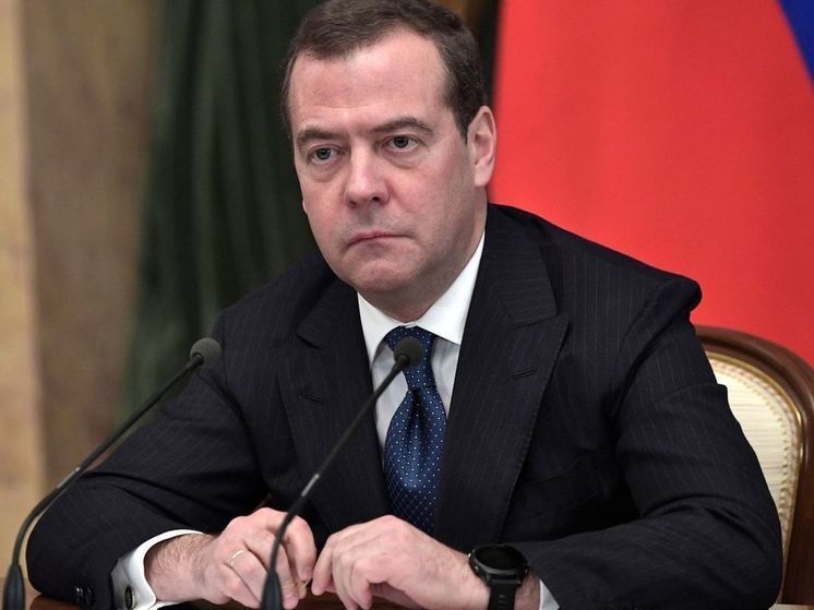 Помощник Медведева похвалил Британию за отказ размещать военных на Украине