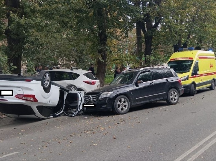 В Екатеринбурге в массовой аварии пострадал мужчина