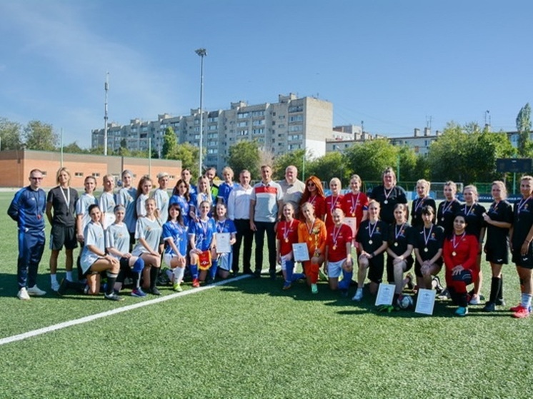 Женские команды силовых ведомств провели матч по мини-футболу в Волгограде