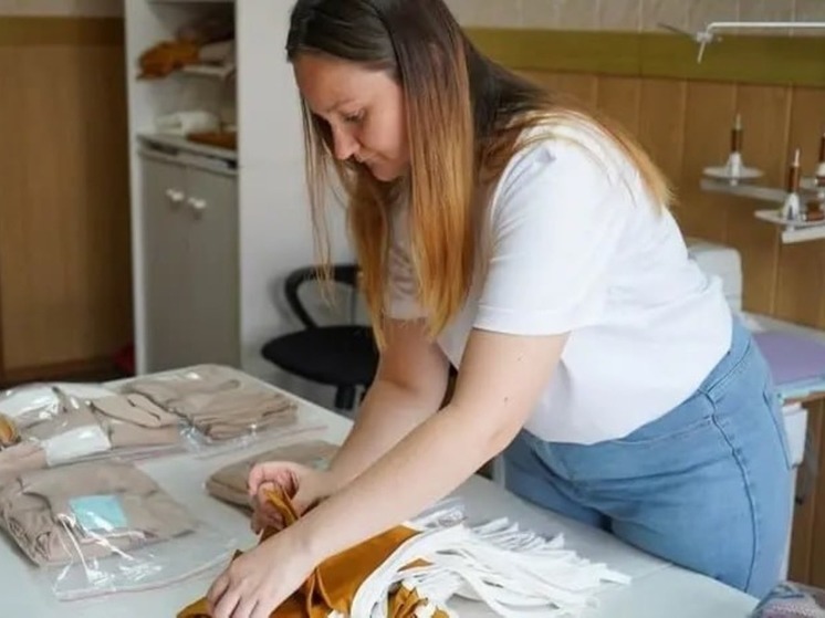 Жительница Сахалина организовала пошив одежды для детей Донбасса