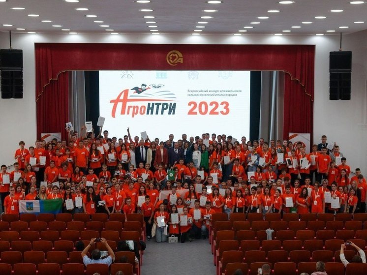 Невинномысский школьник создал умную теплицу, которой можно управлять со смартфона