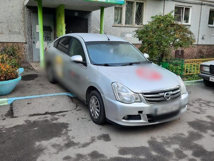 В такси «Максим» прокомментировали ситуацию с нарушителем парковки в Красноярске