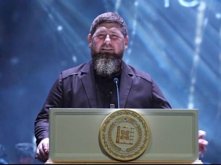 Кадыров вручил две госнаграды старшей дочери Айшат