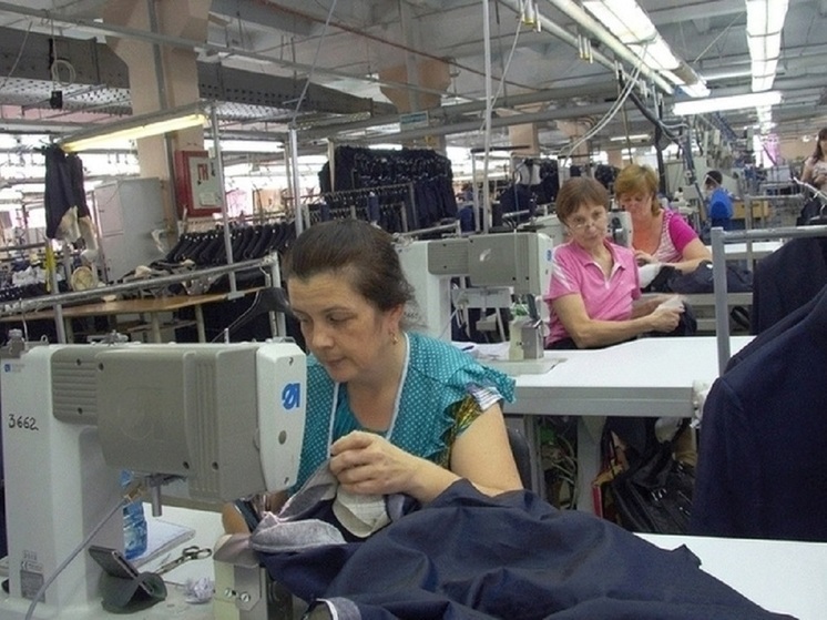 Более 86 тысяч мужских костюмов произвели в Псковской области с начала года