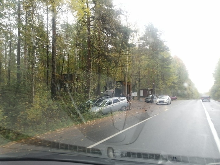 Массовая авария с пострадавшим произошла у горы Сампо в Карелии