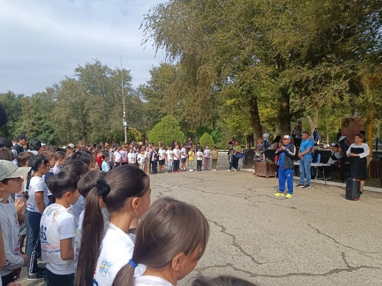 В столице Калмыкии провели осенний кросс среди школьников