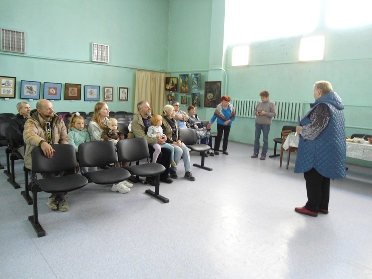 Сотни человек посетили выставку В. Кушелевой в деревне в Тверской области