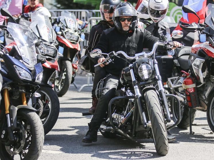 В Клину мотоциклисты провели парад, закрывая сезон