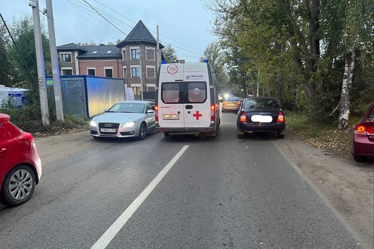 В Твери машина сбила девочку, перебегавшую в неположенном месте - МК Тверь