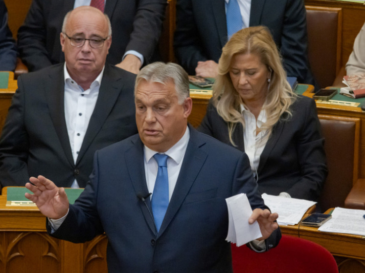 CМИ: Венгрия предложила Евросоюзу вдвое сократить помощь Украине
